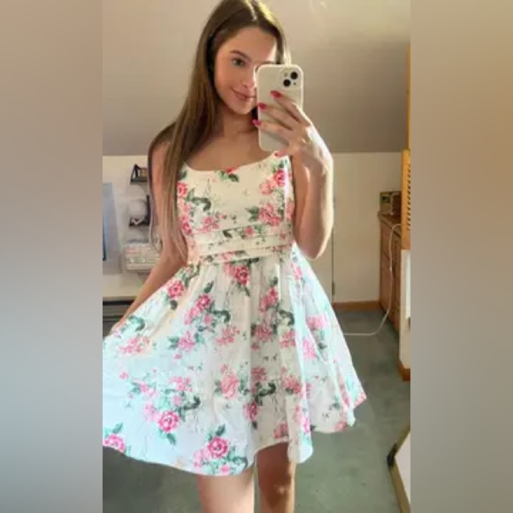 Francesca's Collections Mi Ami Diana Pink and White Floral Midi Dress - Picture 5 of 7